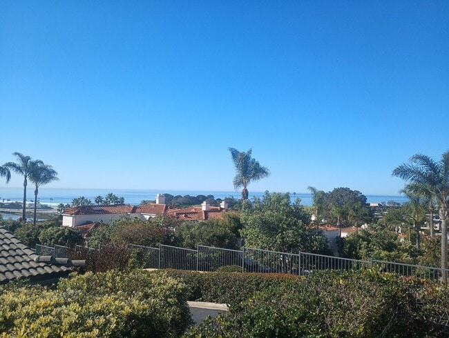 Foto del edificio - Charming 2BD/2BA Condo w/ Ocean Views - Solana Beach