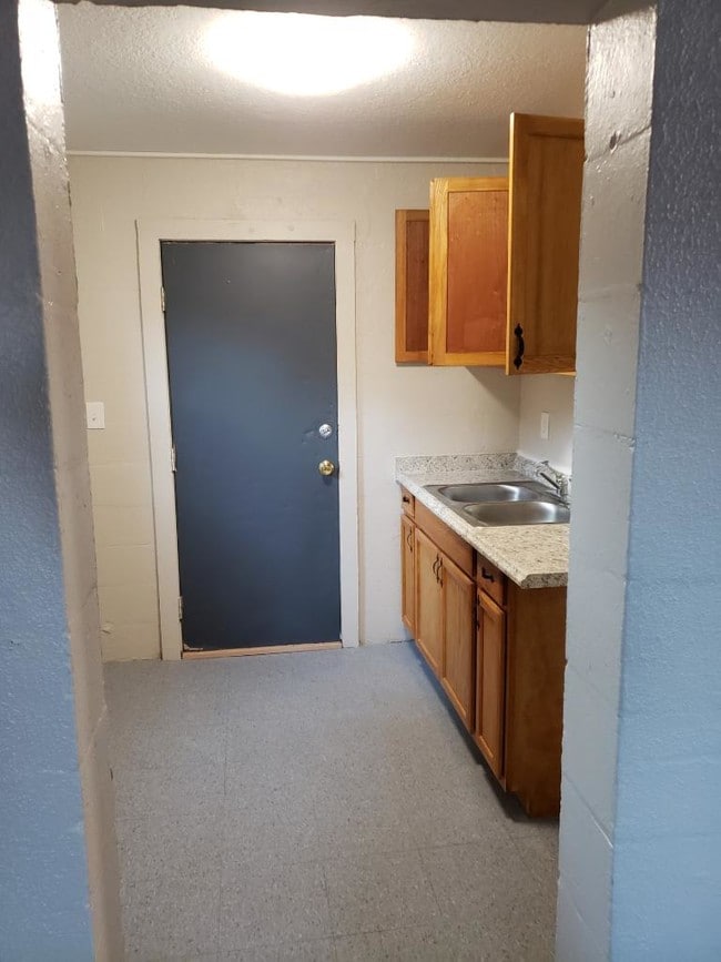 Building Photo - 1002 Ola Dr