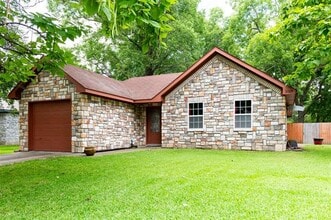 Building Photo - 1019 Pine St