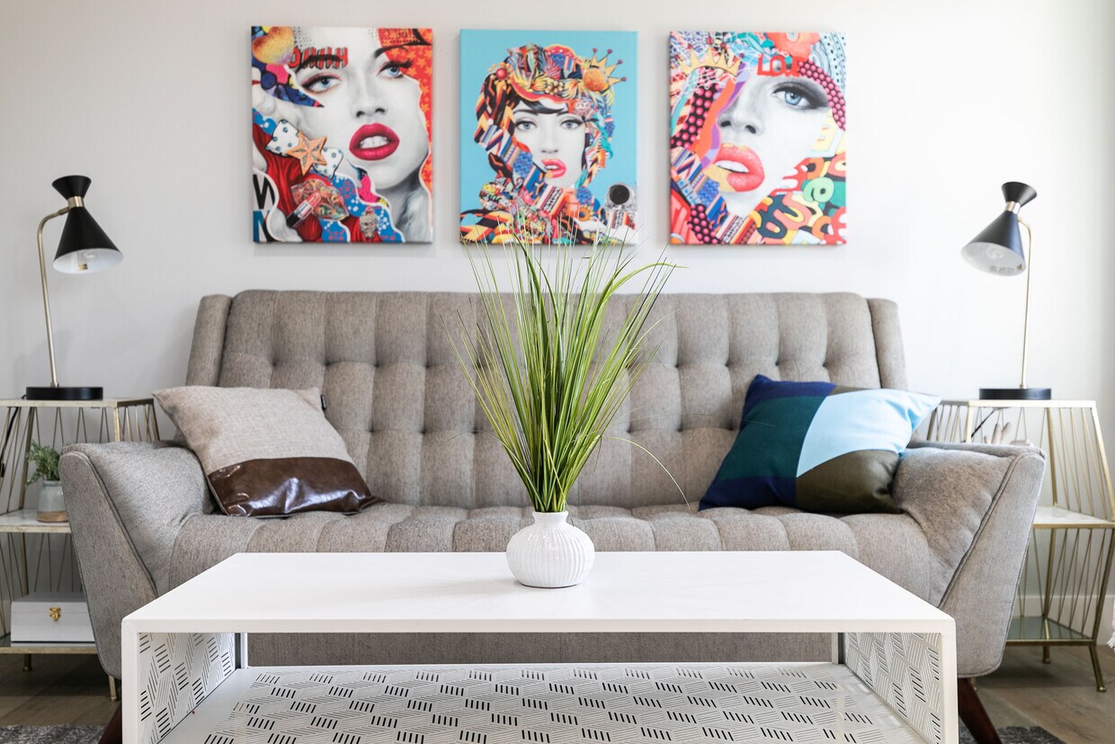 Sala de estar de la unidad - 2822 S Redondo Blvd