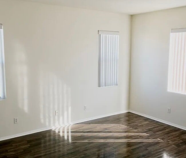 Building Photo - 4960 Tyler St