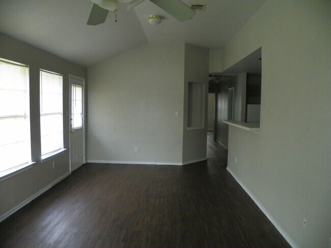 Foto del edificio - 2221 Creekside Ln