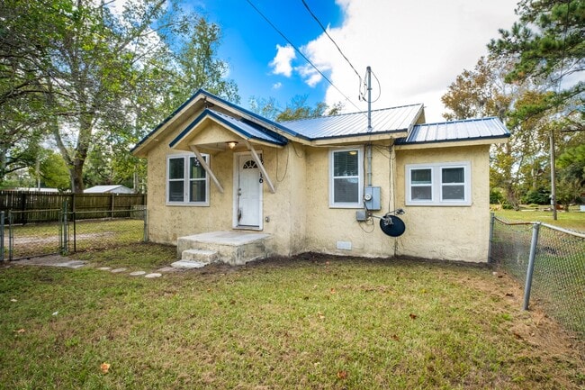 Building Photo - 12716 Gillespie Ave