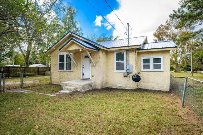 Foto del edificio - 12716 Gillespie Ave