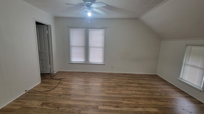 Building Photo - Modern Comfort in Toledo: Your Dream Home ...