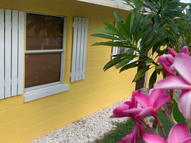 Foto del edificio - 2005-2011 Bayshore Rd