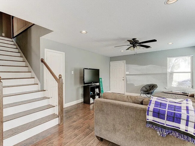 Building Photo - 2313 W Devitt St