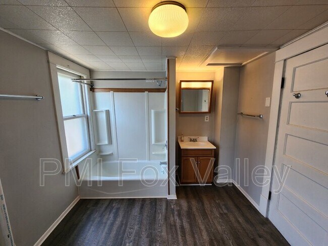 Building Photo - 919 Harney Ave