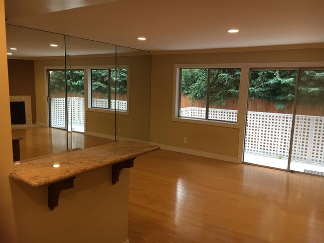 Building Photo - 1515 S Beverly Dr