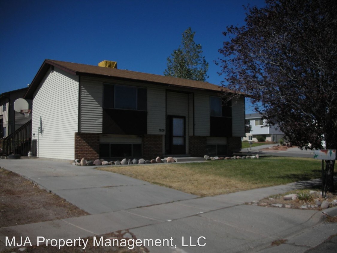 4 br, 2 bath House 5830 S Nickel Way House Rental in Kearns, UT