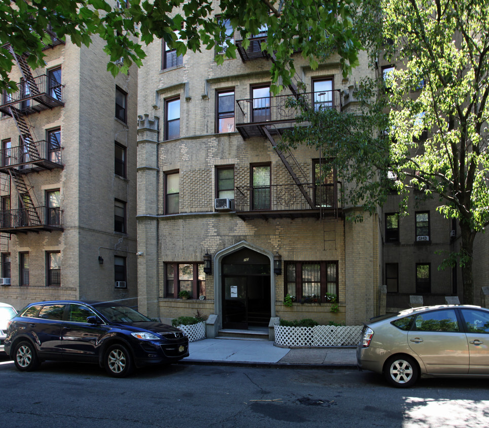 Building Photo - 165 Bennett Ave