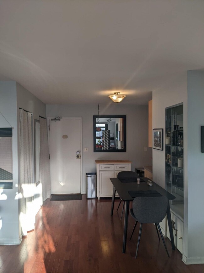 Foto del edificio - 3900 N Pine Grove Ave