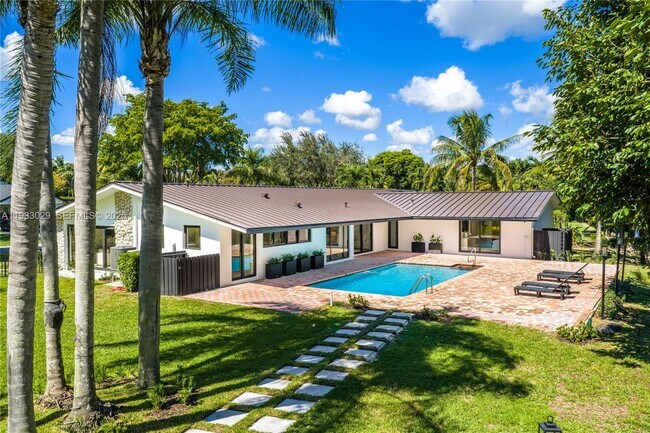 Foto del edificio - 10945 SW 75th Ct