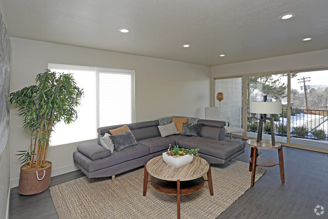 Interior Photo - Harrison Pointe