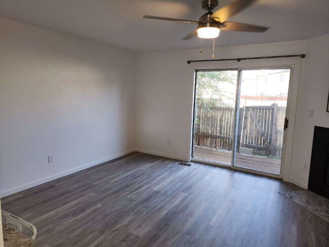 Foto del edificio - 2432 Lexington Village Ln