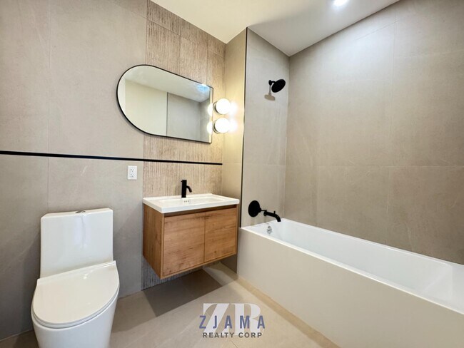 Foto del edificio - 1584 Fulton St