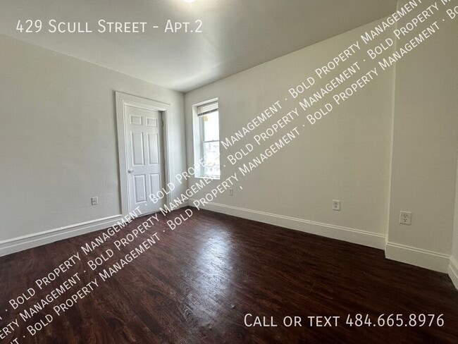Building Photo - 429 Scull St
