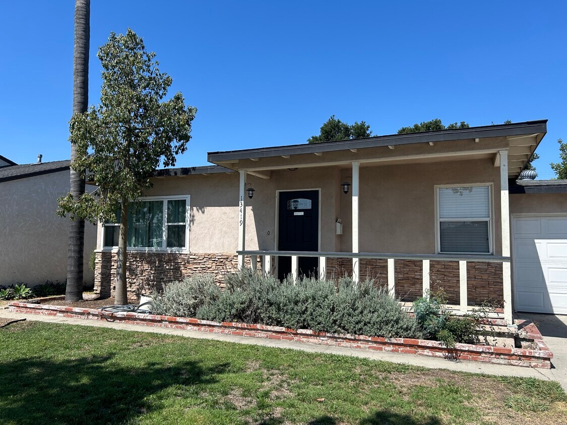 Foto principal - 13419 Stanbridge Ave