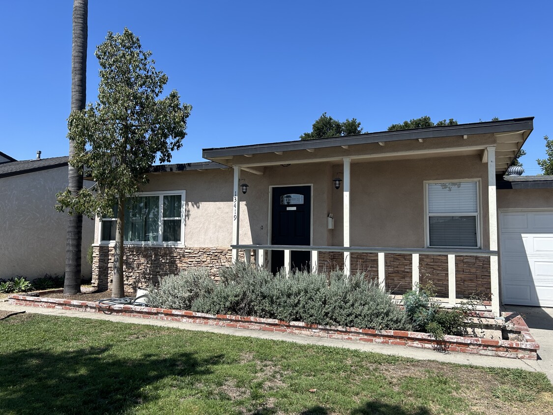 Primary Photo - 13419 Stanbridge Ave
