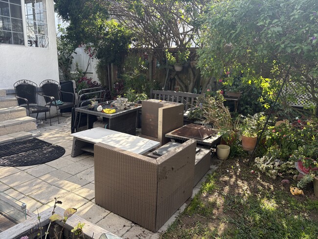 Foto del edificio - 2405 Perkins Ln