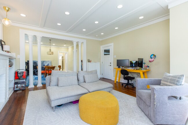 Foto del edificio - 108 S Notre Dame Ave