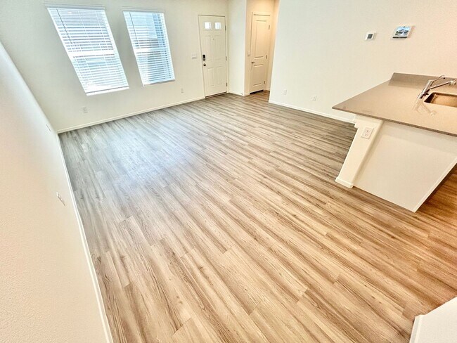 Building Photo - STUNNING TOWNHOME, 3 BEDROOM 2.5 BATHROOM, W/ 2-CAR GARAGE, LOCATED N A GATED COMMUNITY