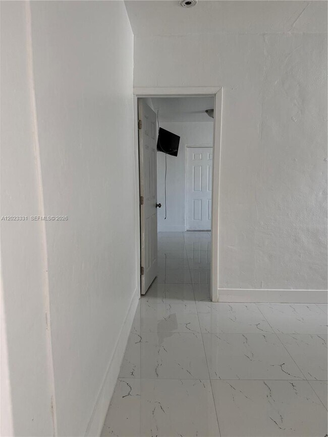 Foto del edificio - 4871 W Flagler St