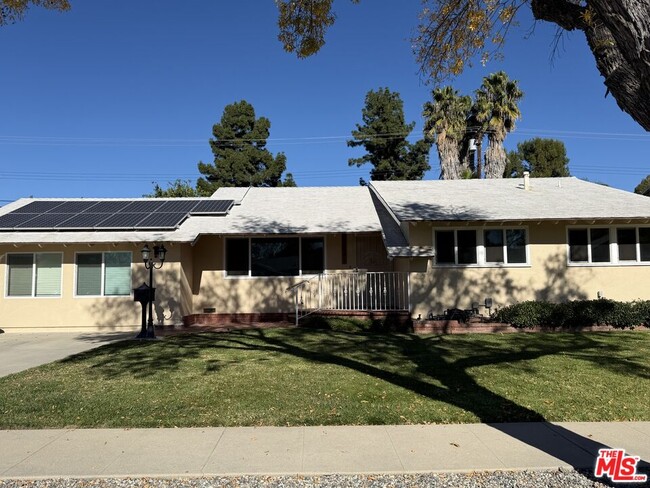 Foto del edificio - 22341 Burton St