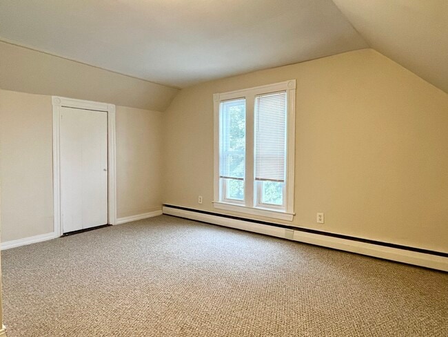 Building Photo - 279 W Elm St