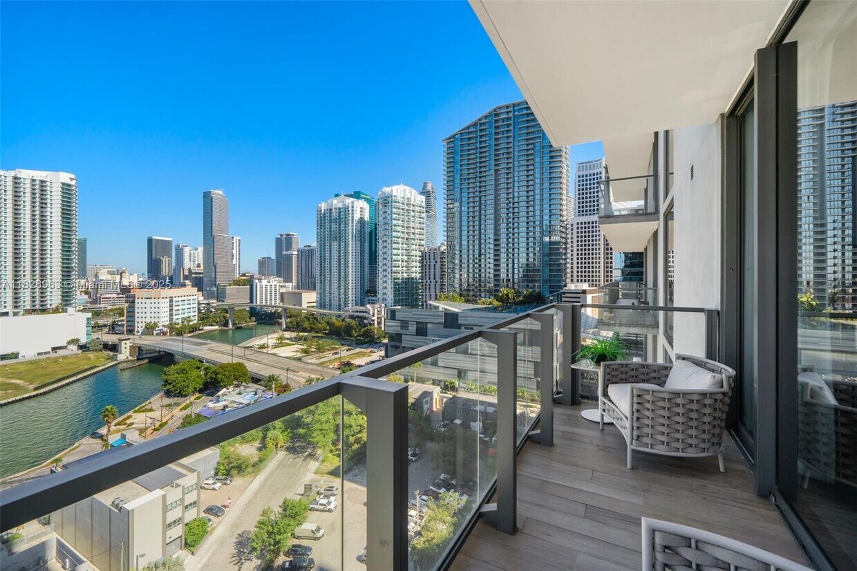 Foto principal - 88 SW 7th St