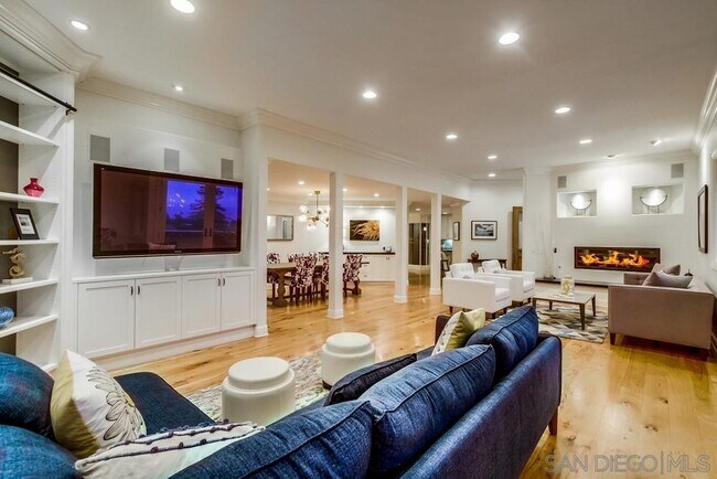 Building Photo - 7651 Country Club Dr