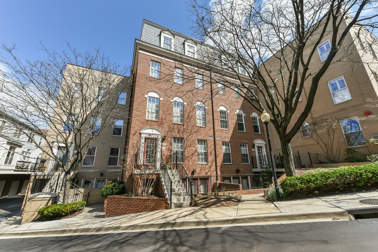 Foto principal - Two Level Two Bedroom Two Bath with Privat...