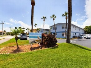 Building Photo - 7165 Ridgewood Ave