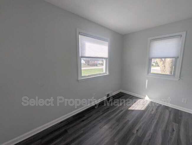 Building Photo - 1523 Curdes Ave