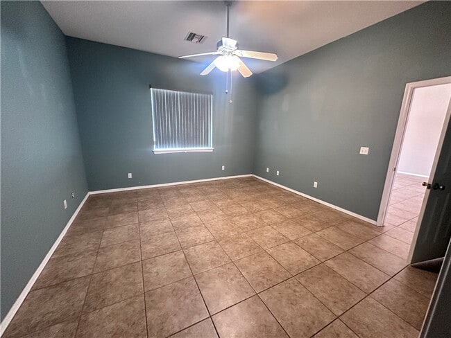 Building Photo - 2792 La Paloma Dr