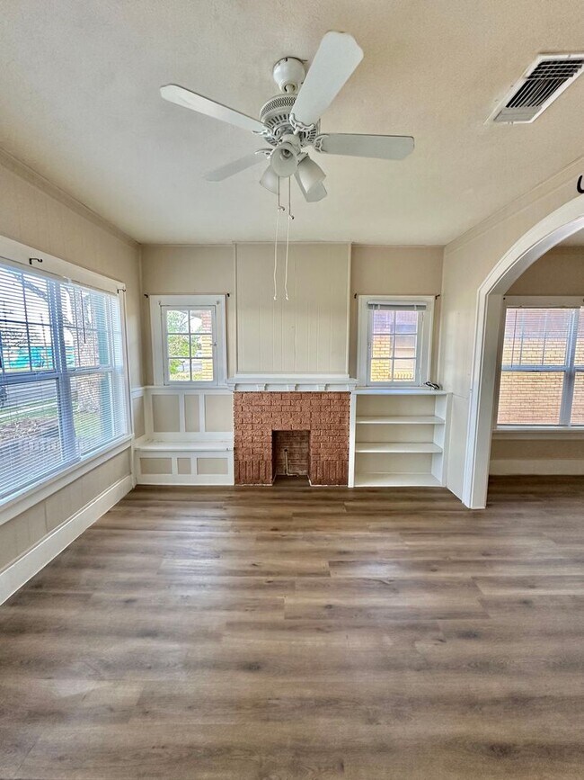 Building Photo - 1 Bedroom Near Downtown San Angelo!!
