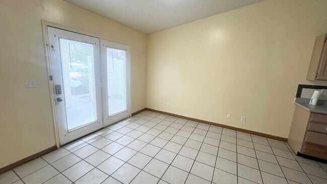 Foto del edificio - 4 bedroom/2.5 bathroom Townhome in West Jordan!