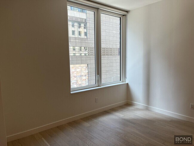 Foto del edificio - 1 W 60th St