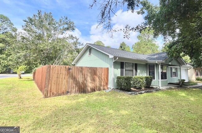 Building Photo - 317 Lake View Dr