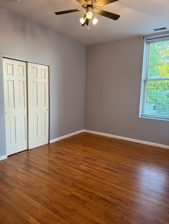 Foto del edificio - 2 bedrooms center of Downtown!