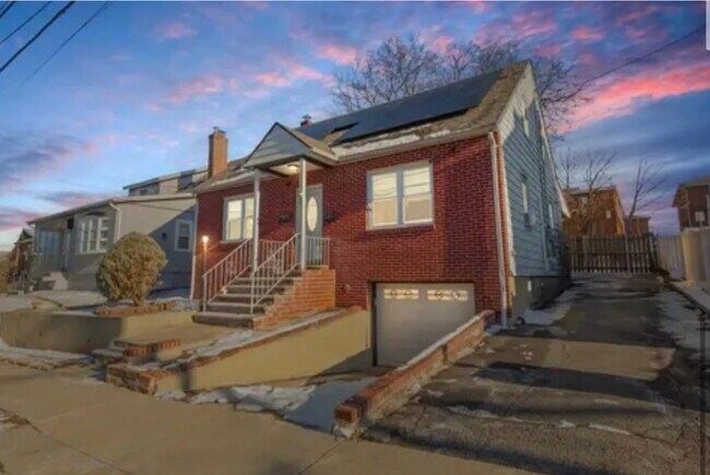 Foto del edificio - 64 Brighton Ave