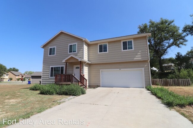 Building Photo - 4 br, 3.5 bath House - 701 S. Clay St