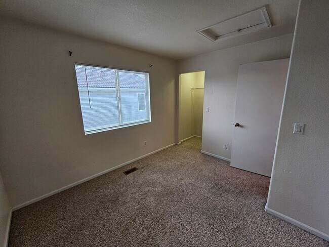 Building Photo - Great Green Valley Ranch 3-Bedroom Home, L...