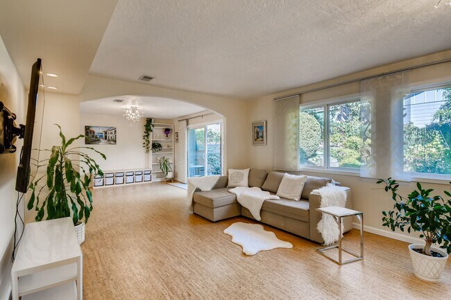 Foto del edificio - 4985 SE Mason Ln