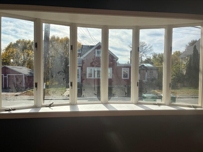Bay Window - 21 Franklin St
