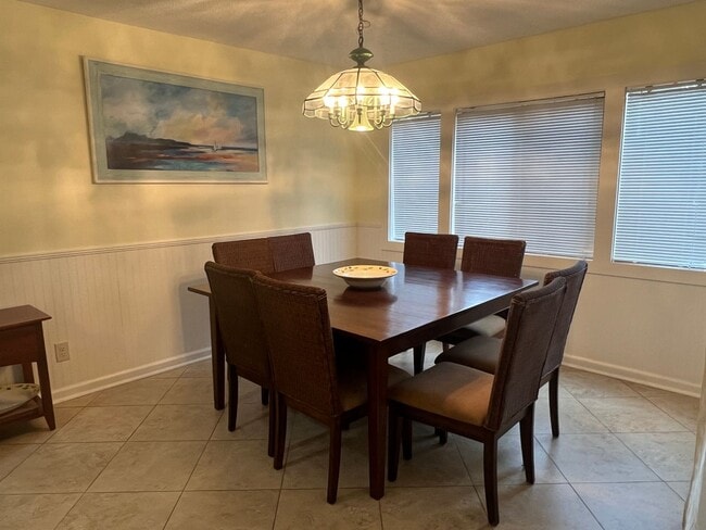 Foto del edificio - Unfurnished First Floor 3BR Condo in Sea P...