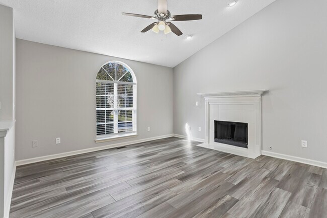 Foto del edificio - 7380 Hunters Ridge Dr