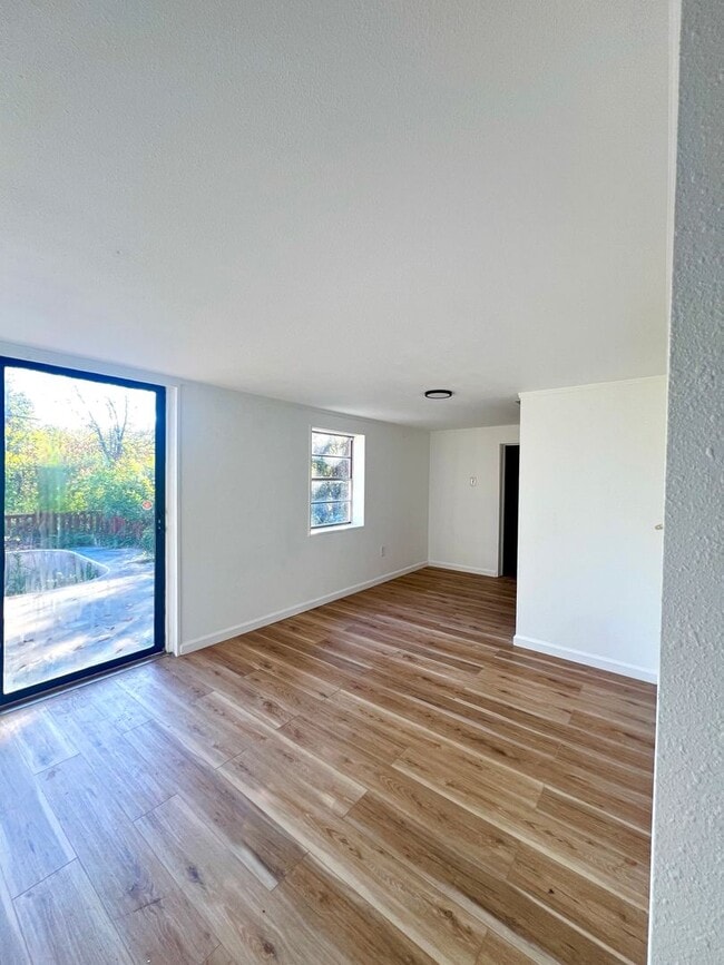 Foto del edificio - 400 W Scenic Dr