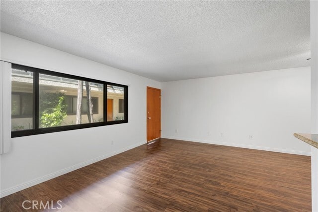 Foto del edificio - 16226 Vanowen St