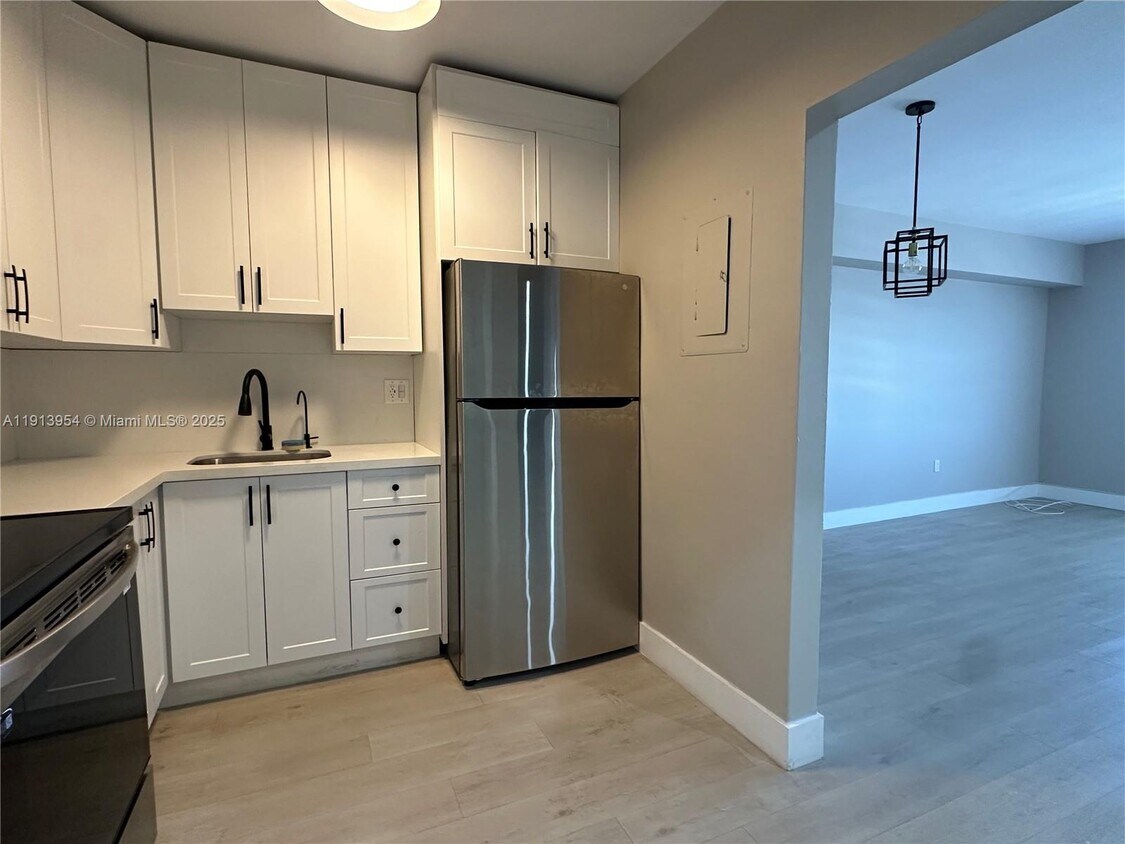 Foto principal - 5731 NW 37th St